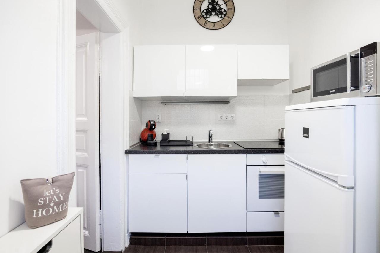 Charming Downtown Hideaway Steps From New York Cafe! Apartament