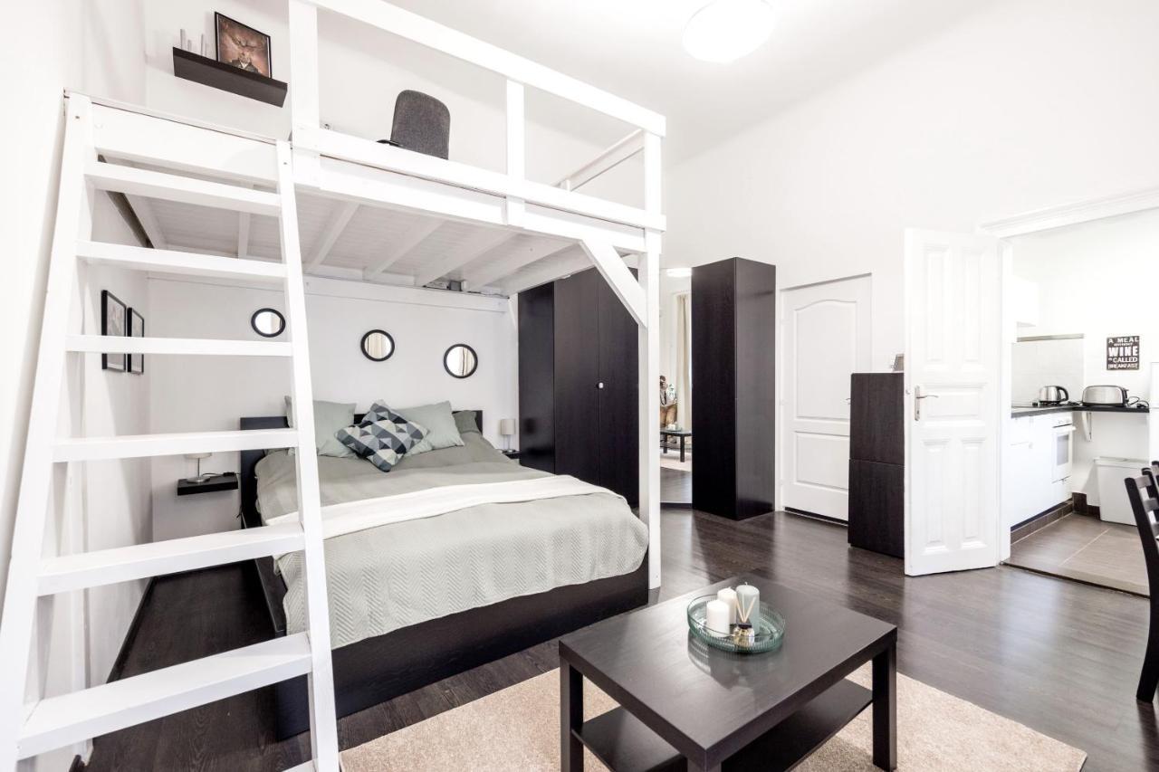 Apartament Charming Downtown Hideaway Steps From New York Cafe!