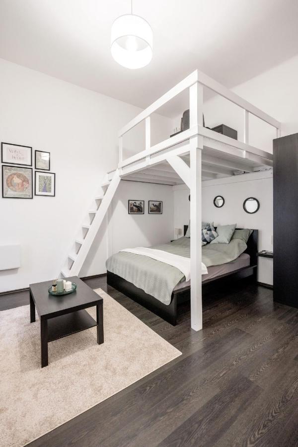 Charming Downtown Hideaway Steps From New York Cafe! Budapešť